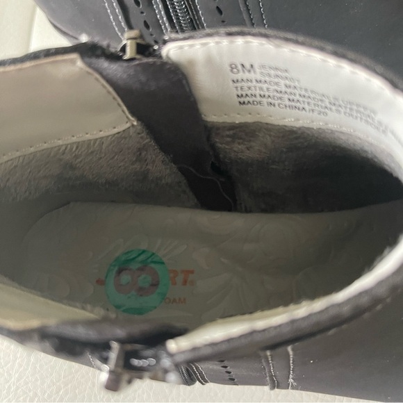 J Sport Jenna Black Ankle Booties size 8 - Picture 9 of 13